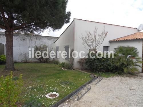 Photo 14 : EXTERIEUR d'une maison située à Loix, île de Ré.