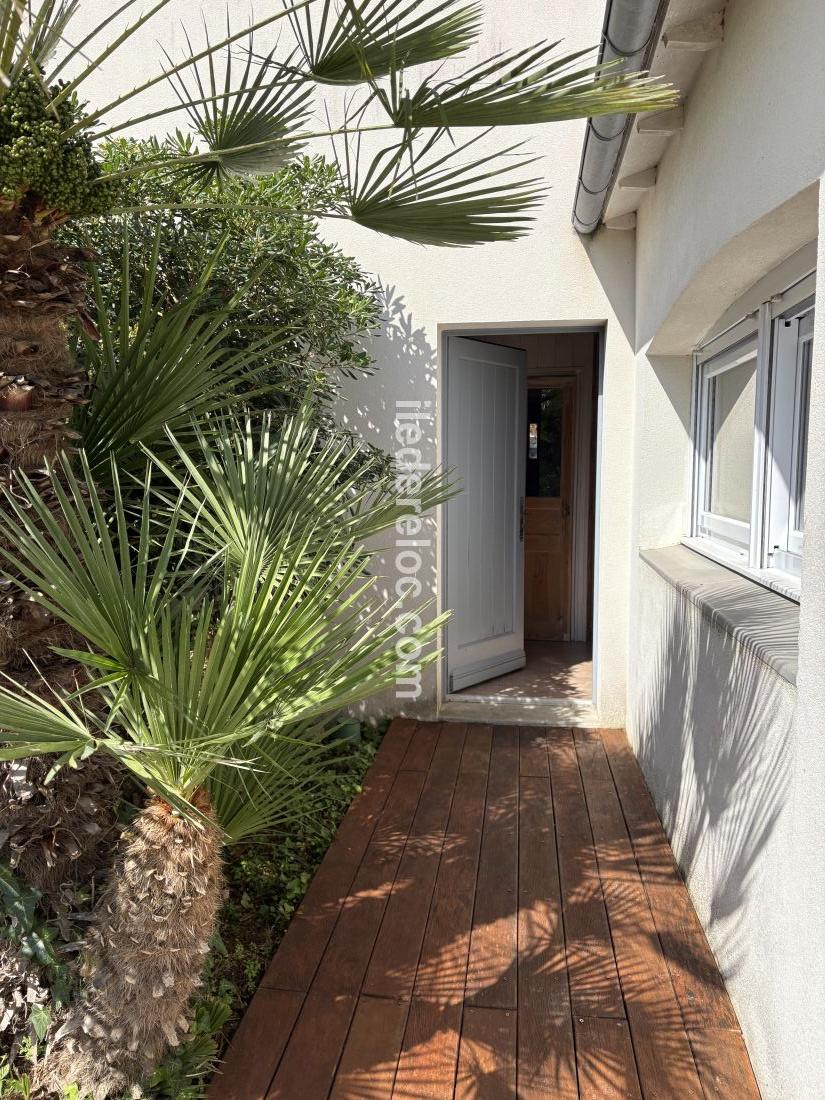 Photo 4 : EXTERIEUR d'une maison situ&eacute;e &agrave; Loix, &icirc;le de R&eacute;.