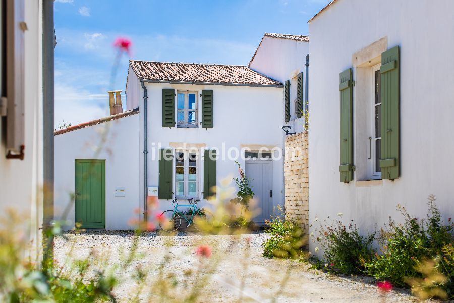 Photo 24 : EXTERIEUR d'une maison située à Le Bois-Plage-en-Ré, île de Ré.