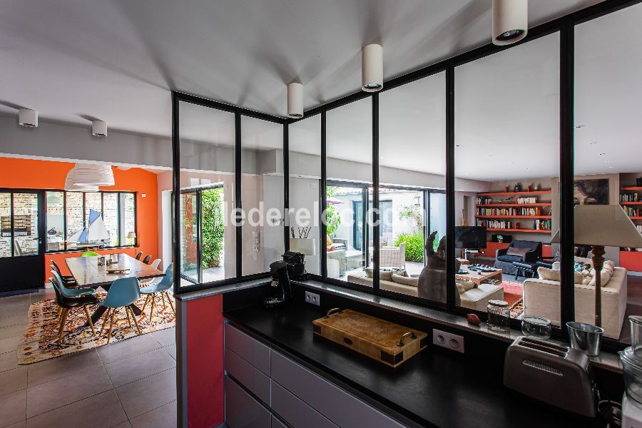 Photo 10 : CUISINE d'une maison située à Le Bois-Plage-en-Ré, île de Ré.