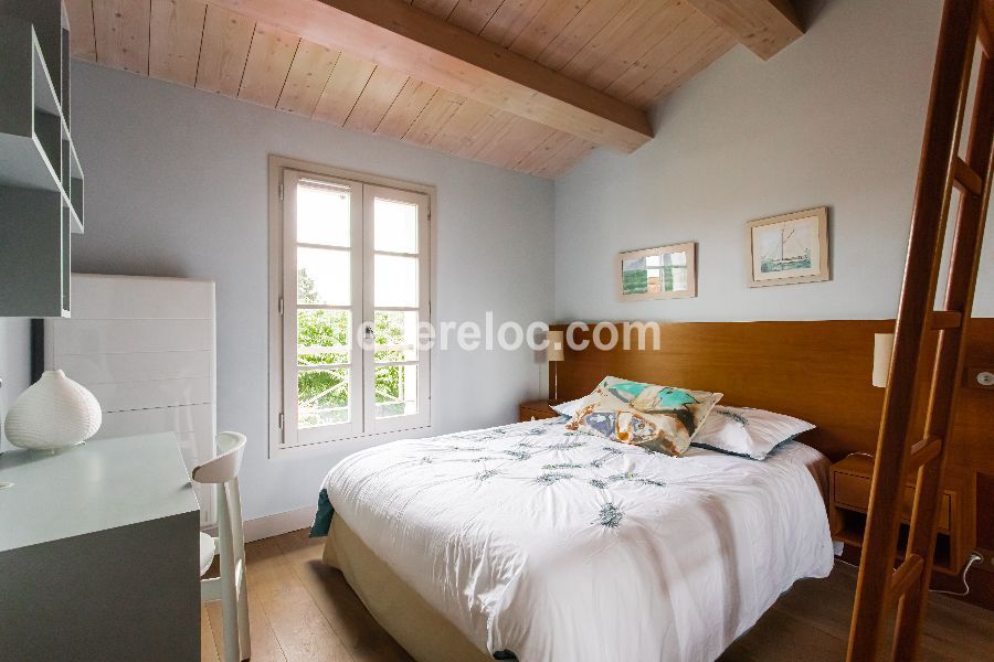 Photo 19 : CHAMBRE d'une maison située à Le Bois-Plage-en-Ré, île de Ré.