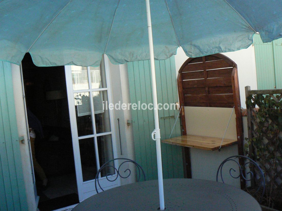 Photo 9 : TERRASSE d'une maison située à Saint-Martin-de-Ré, île de Ré.