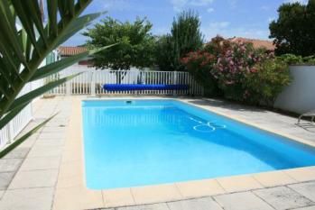 Ile de Ré:Maison calme avec piscine chauffée à proximité plage et centre