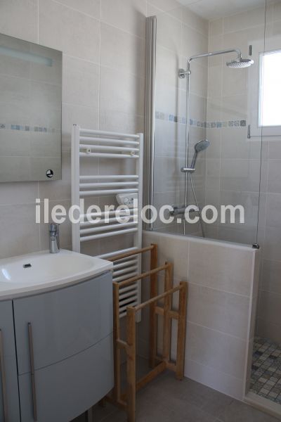 Photo 19 : SALLEDEBAIN d'une maison située à La Couarde-sur-mer, île de Ré.