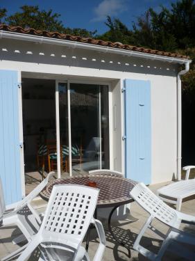 Photo 4 : TERRASSE d'une maison située à Le Bois-Plage-en-Ré, île de Ré.