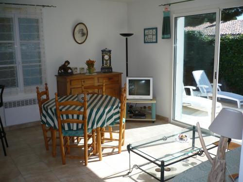 Photo 7 : SEJOUR d'une maison située à Le Bois-Plage-en-Ré, île de Ré.