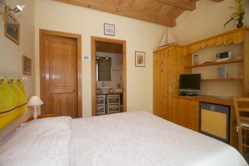 Photo 16 : CHAMBRE d'une maison située à Saint-Martin, île de Ré.