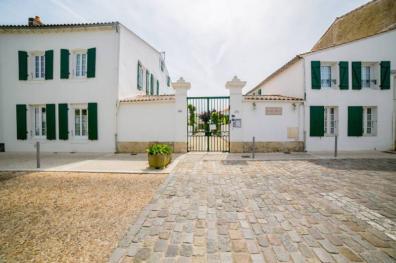 Photo 18 : ENTREE d'une maison située à Saint-Martin, île de Ré.