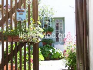 Ile de Ré:Charmante maison rétaise avec cour fleurie à ars en ré