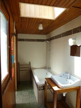 Photo 7 : SALLEDEBAIN d'une maison située à Le Bois-Plage-en-Ré, île de Ré.