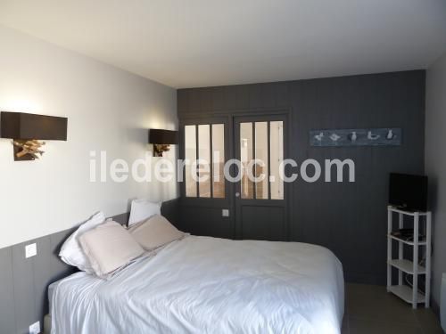 Photo 11 : CHAMBRE d'une maison située à Le Bois-Plage-en-Ré, île de Ré.