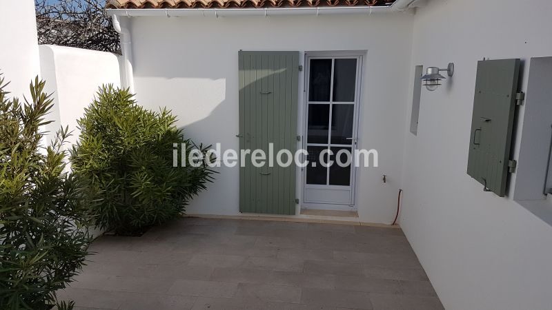 Photo 8 : PATIO d'une maison située à Le Bois-Plage-en-Ré, île de Ré.