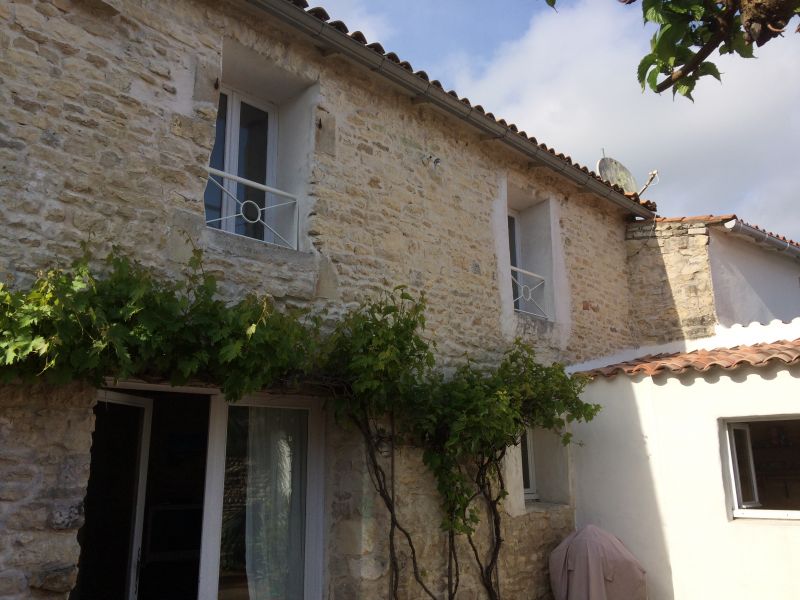 Photo 1 : EXTERIEUR d'une maison située à Le Bois-Plage-en-Ré, île de Ré.