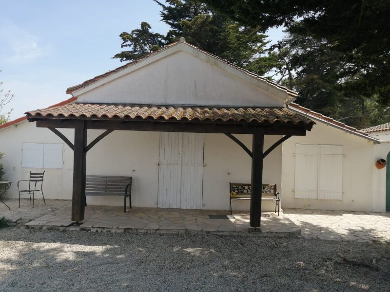 Photo 13 : EXTERIEUR d'une maison située à Ars en Ré, île de Ré.