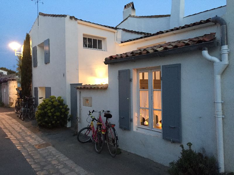 Photo 3 : EXTERIEUR d'une maison située à Loix, île de Ré.