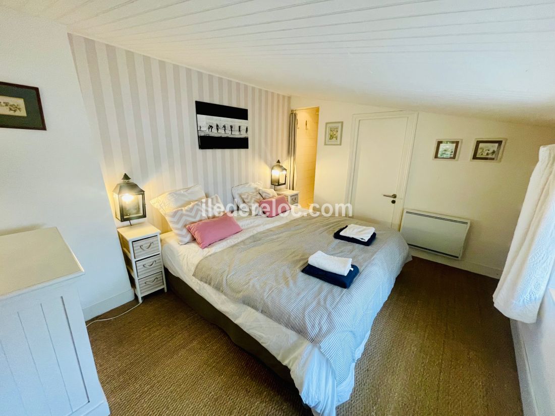 Photo 11 : CHAMBRE d'une maison situ&eacute;e &agrave; Loix, &icirc;le de R&eacute;.