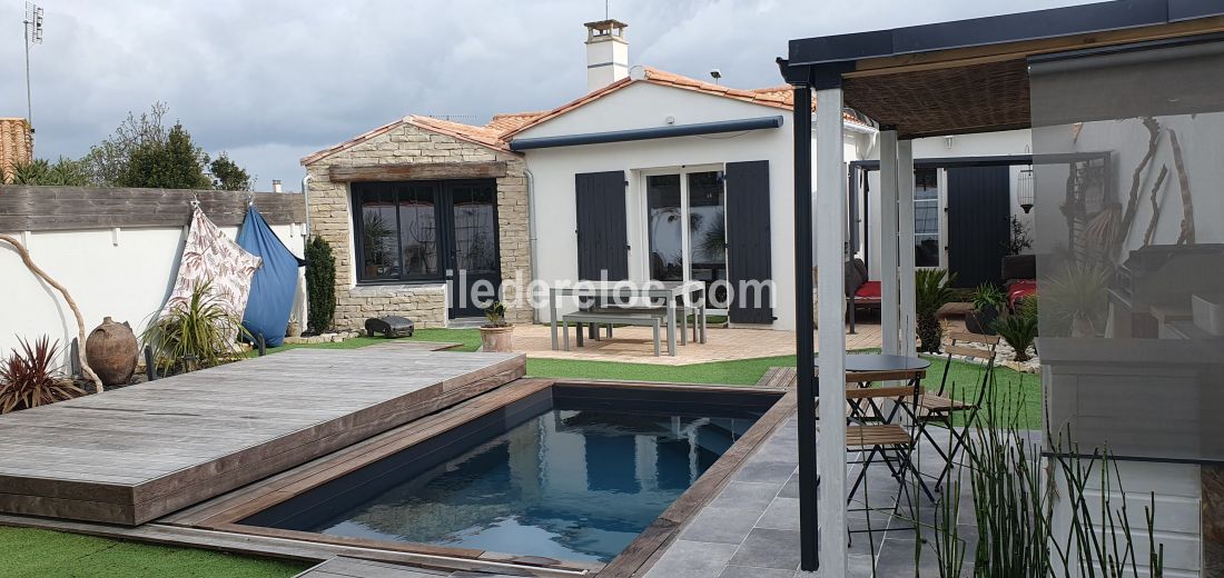 Photo 1 : PISCINE d'une maison située à Rivedoux-Plage, île de Ré.