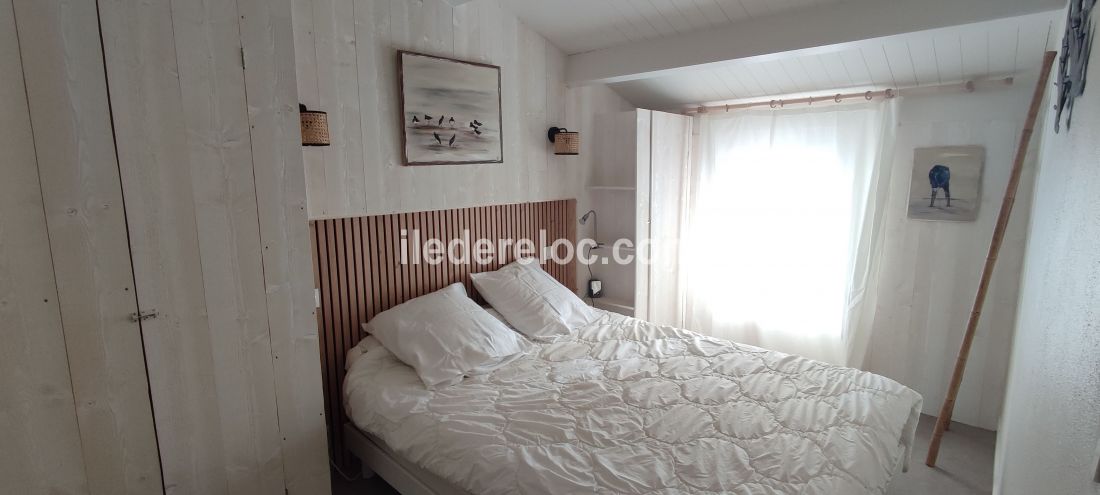 Photo 12 : CHAMBRE d'une maison située à La Couarde-sur-mer, île de Ré.