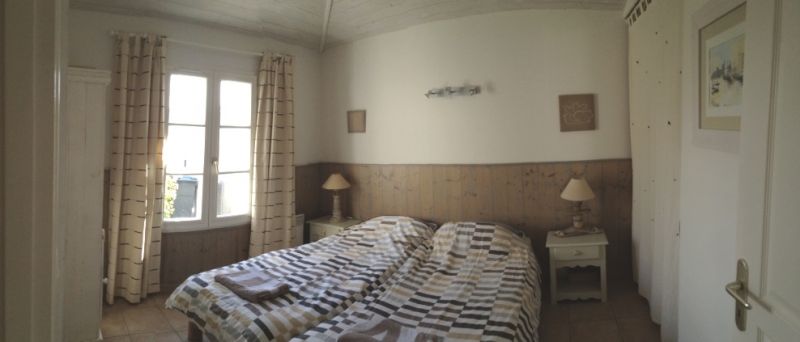 Photo 33 : CHAMBRE d'une maison située à Le Bois-Plage, île de Ré.