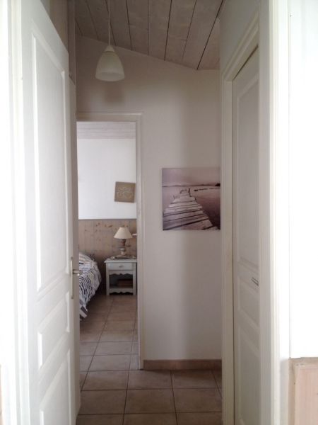 Photo 29 : CHAMBRE d'une maison située à Le Bois-Plage, île de Ré.