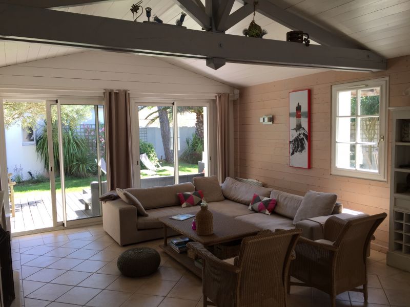 Photo 1 : TERRASSE d'une maison située à Le Bois-Plage, île de Ré.