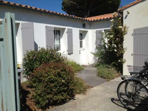 Photo 2 : PATIO d'une maison située à Le Bois-Plage, île de Ré.