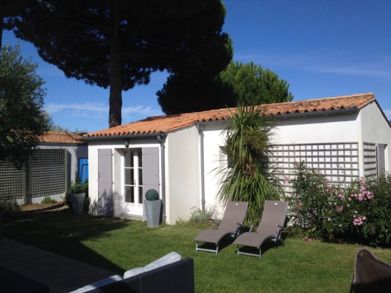 Photo 38 : JARDIN d'une maison située à Le Bois-Plage, île de Ré.