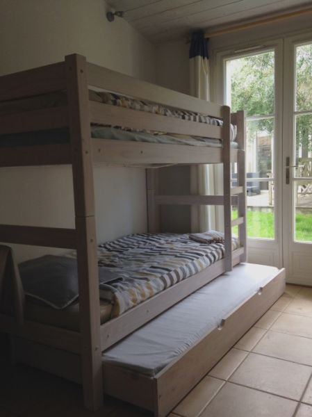 Photo 49 : CHAMBRE d'une maison située à Le Bois-Plage, île de Ré.