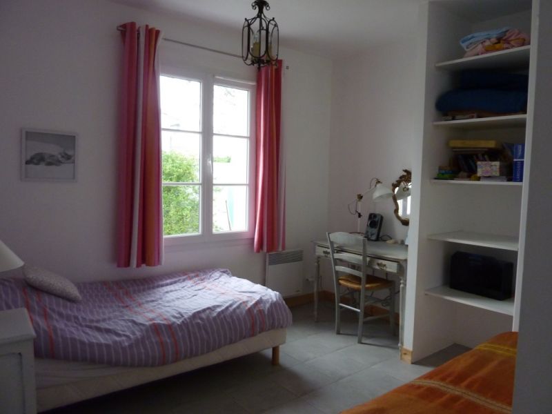 Photo 10 : CHAMBRE d'une maison située à Loix, île de Ré.