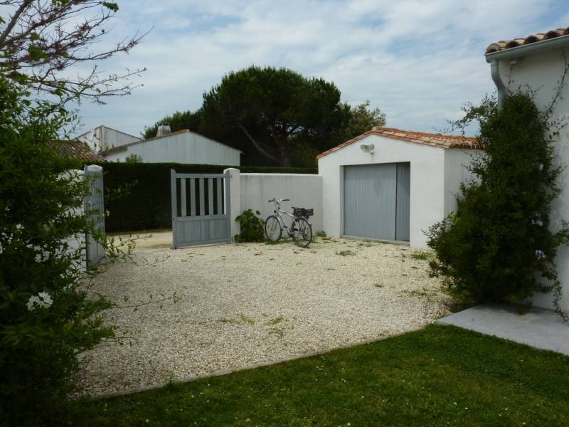 Photo 16 : JARDIN d'une maison située à Loix, île de Ré.