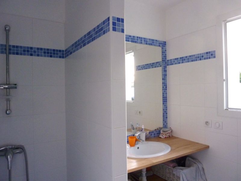 Photo 12 : SALLEDEBAIN d'une maison située à Loix, île de Ré.