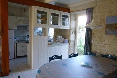 Photo 3 : CUISINE d'une maison située à Le Bois-Plage-en-Ré, île de Ré.