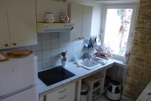 Photo 4 : CUISINE d'une maison située à Le Bois-Plage-en-Ré, île de Ré.