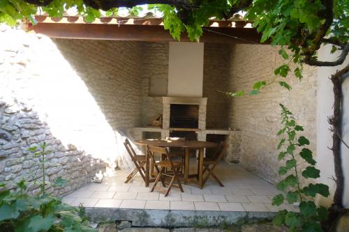 Photo 7 : JARDIN d'une maison située à Le Bois-Plage-en-Ré, île de Ré.