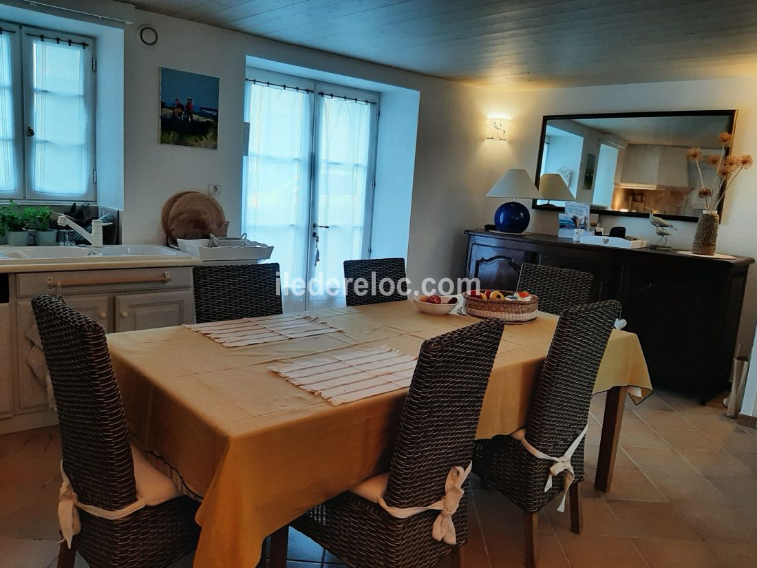 Photo 6 : CUISINE d'une maison située à Le Bois-Plage-en-Ré, île de Ré.