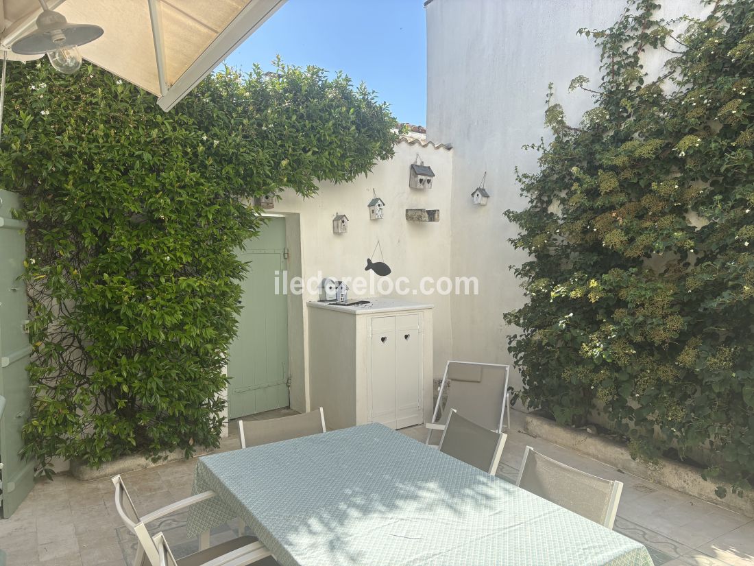 Photo 18 : TERRASSE d'une maison située à Le Bois-Plage-en-Ré, île de Ré.