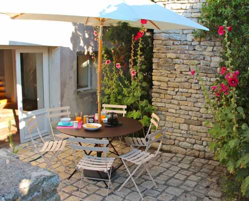 Photo 2 : EXTERIEUR d'une maison située à Saint-Clement, île de Ré.