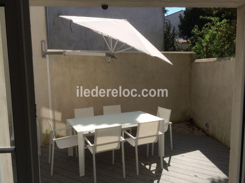 Photo 27 : TERRASSE d'une maison située à Saint-Martin-de-Ré, île de Ré.