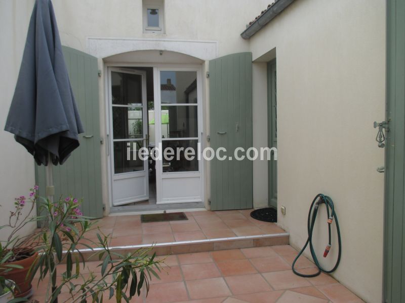 Photo 2 : PATIO d'une maison située à Saint-Martin-de-Ré, île de Ré.