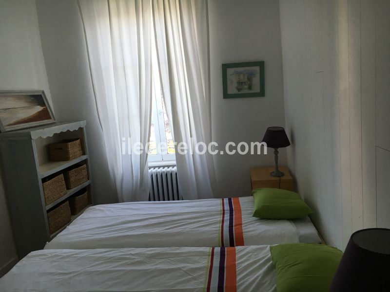 Photo 13 : CHAMBRE d'une maison située à Les Portes-en-Ré, île de Ré.