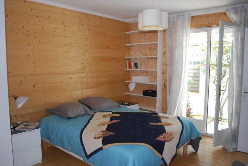 Photo 5 : CHAMBRE d'une maison située à Ars en Ré, île de Ré.