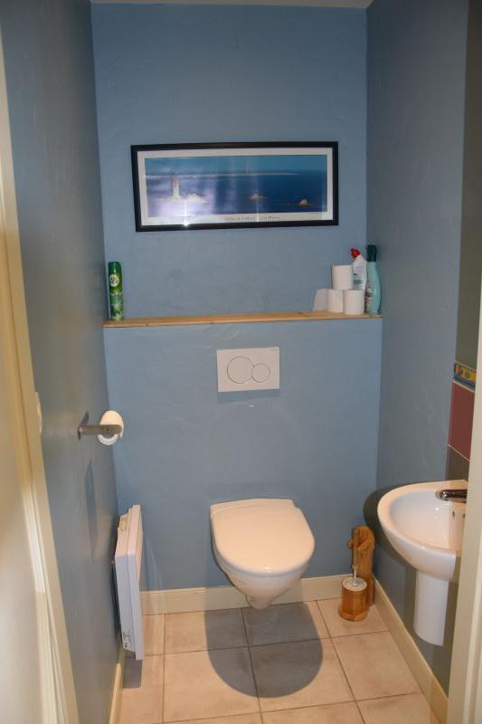 Photo 21 : WC d'une maison située à La Flotte-en-Ré, île de Ré.