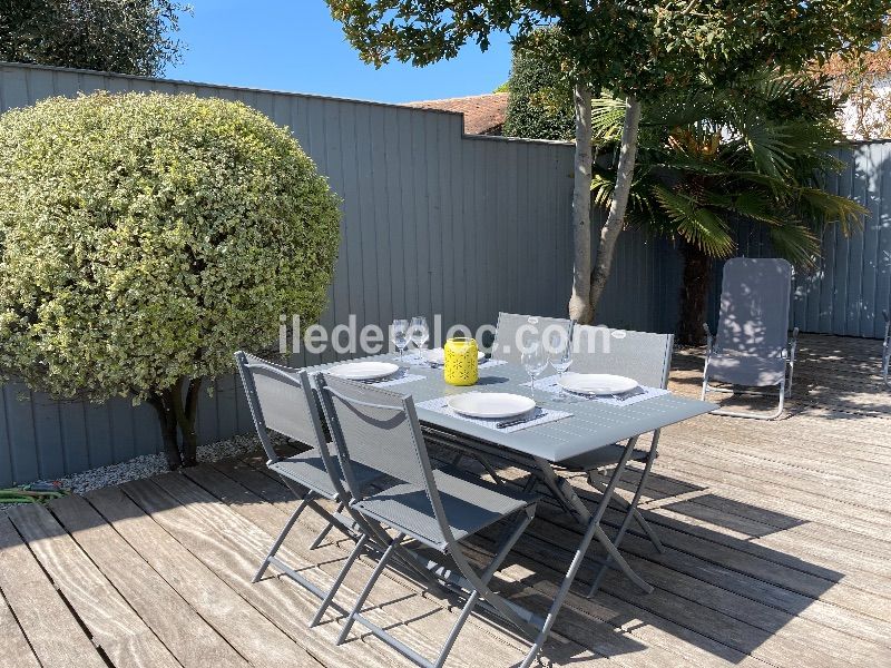 Photo 1 : TERRASSE d'une maison située à Saint-Martin-de-Ré, île de Ré.