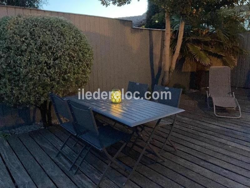 Photo 3 : TERRASSE d'une maison située à Saint-Martin, île de Ré.