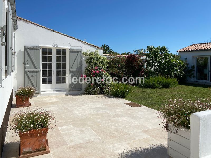 Photo 35 : TERRASSE d'une maison située à Le Bois-Plage-en-Ré, île de Ré.