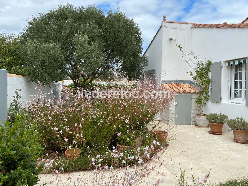 Photo 6 : EXTERIEUR d'une maison située à Le Bois-Plage-en-Ré, île de Ré.