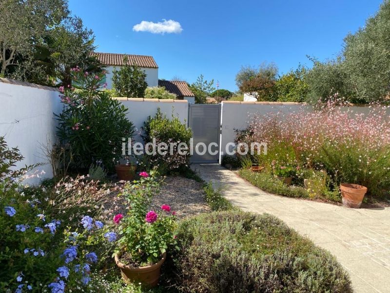 Photo 5 : EXTERIEUR d'une maison située à Le Bois-Plage-en-Ré, île de Ré.