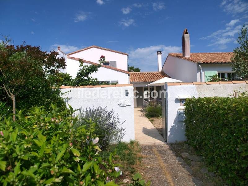 Photo 2 : EXTERIEUR d'une maison située à Le Bois-Plage-en-Ré, île de Ré.