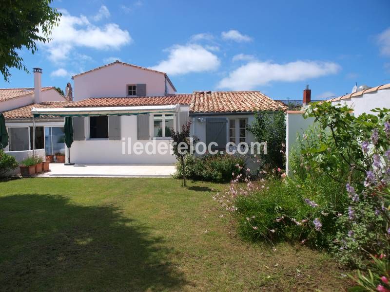 Photo 1 : EXTERIEUR d'une maison située à Le Bois-Plage-en-Ré, île de Ré.