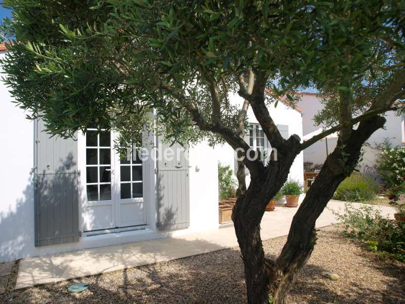 Photo 7 : EXTERIEUR d'une maison située à Le Bois-Plage-en-Ré, île de Ré.